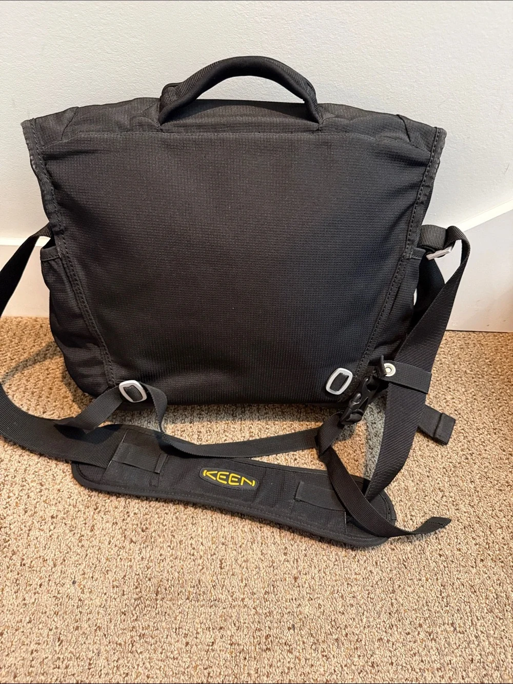 Keen Black Men's unisex Messenger commuter bag laptop yellow vintage hybrid